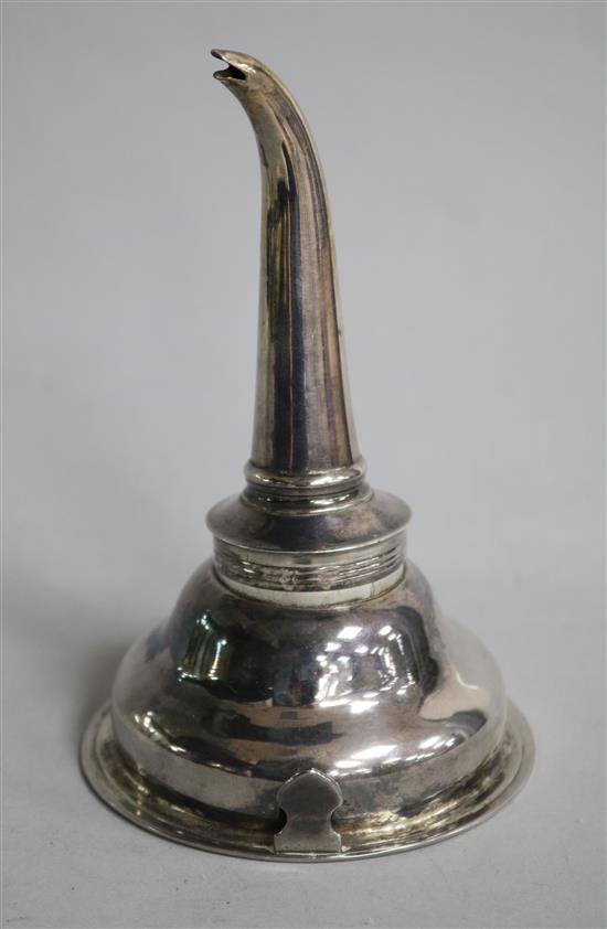A George IV silver wine funnel, 1823 14.6cm.